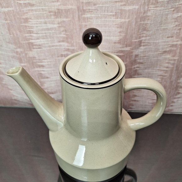 Vintage STRAWBERRIES 🍓 pitcher with lid, freezer to oven stoneware. - Picture 4 of 13